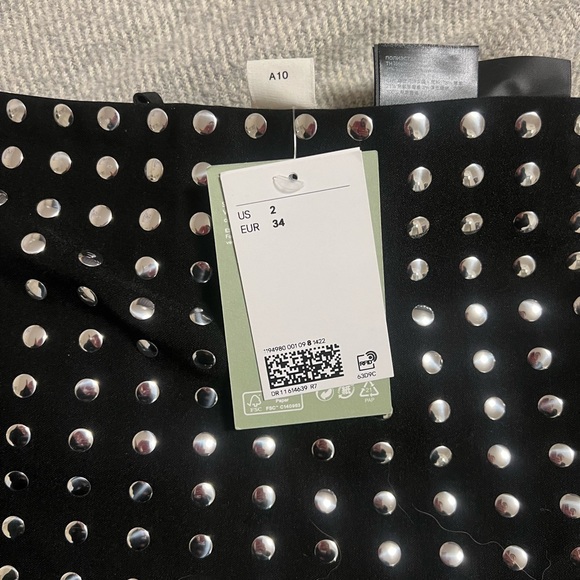 Black & silver mini skirt size 2 - Picture 2 of 3